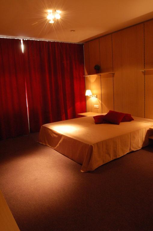 Cafe Hotel Rudzons Madona Exteriör bild