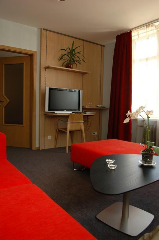 Cafe Hotel Rudzons Madona Exteriör bild