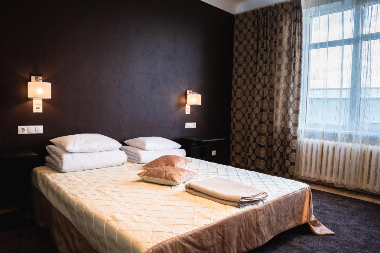 Cafe Hotel Rudzons Madona Exteriör bild