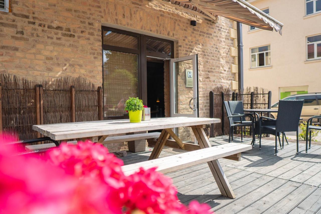 Cafe Hotel Rudzons Madona Exteriör bild